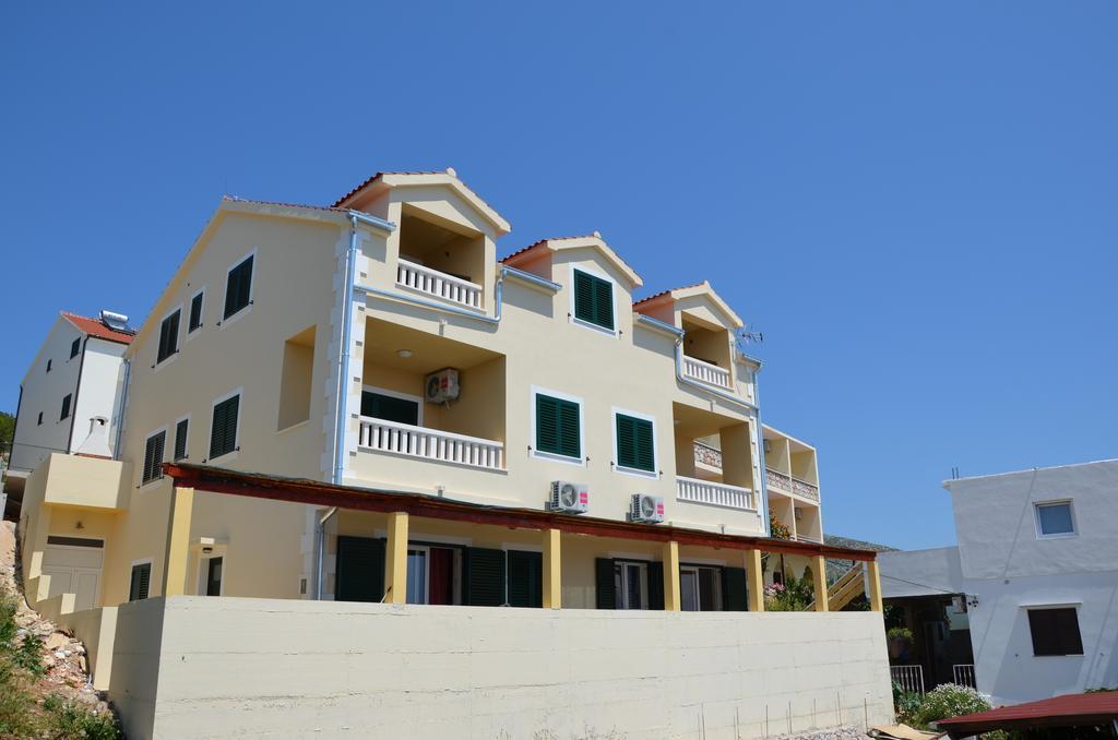 Villa Fortudor Milna  Rom bilde
